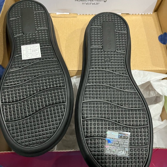 Brand new with tags original price $45 for the sketchers and $20 flip flops - Picture 3 of 8